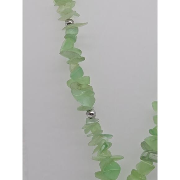 Green Quartz Stone Chip Beaded 16" Pendant Necklace - Picture 3 of 10